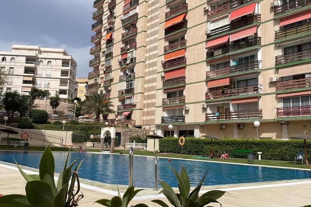 Apartamento Con Terraza A Pie De Playa ベナルマデナ エクステリア 写真