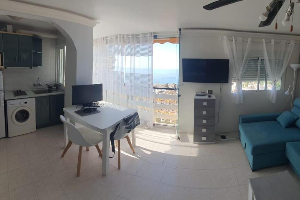 Apartamento Con Terraza A Pie De Playa ベナルマデナ エクステリア 写真